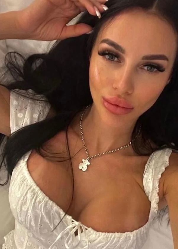 Проститутка Питера Вика с 3 размером груди предлагает интим услуги у метро Василеостровская  +7(921)946-57-47 