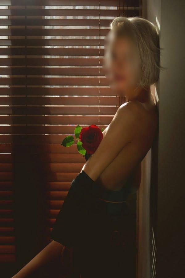 Проститутка Питера Валя с 3 размером груди предлагает интим услуги у метро Ленинский Проспект  +7(981)155-42-85 