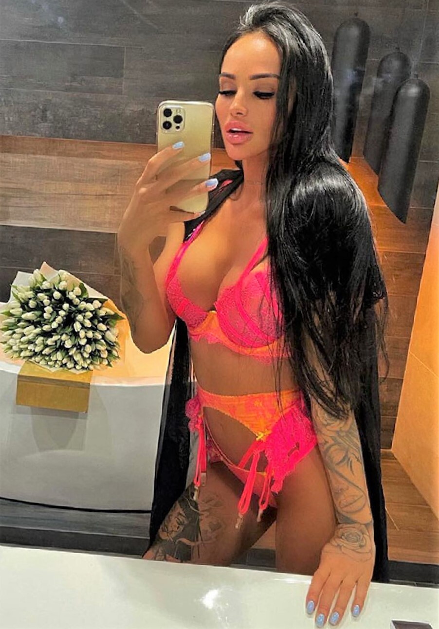 Проститутка Питера Даша  с 3 размером груди предлагает интим услуги у метро Новочеркасская  +7(981)155-42-85 